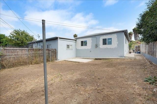 3260 64 Steel Street, San Diego CA: https://media.crmls.org/mediaz/99d5d981-cee8-4e4b-beb4-79cfe41a2371.jpg