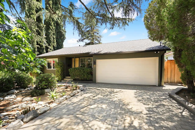 10316 Newhome Avenue, Sunland CA: https://media.crmls.org/mediaz/99d61b1d-e090-4e11-b9d4-80b435338c5a.jpg