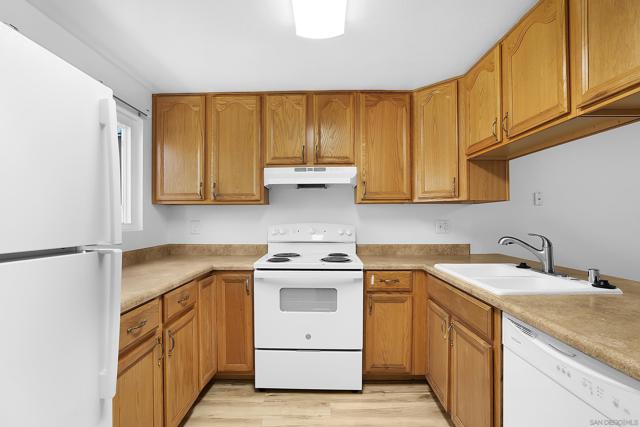 8703 Lake Murray Blvd, San Diego CA: https://media.crmls.org/mediaz/99d6de17-cb8d-4d20-b6e8-e69ecccdf696.jpg