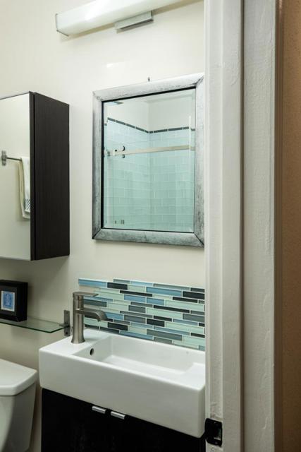 402 Poplar Avenue, Redwood City CA: https://media.crmls.org/mediaz/99d771d3-dbea-422f-8793-563ae488f65b.jpg