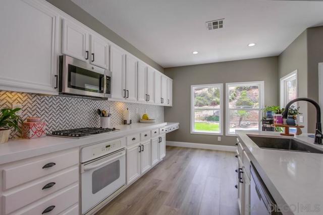 3207 Meadow Side Pl, Escondido CA: https://media.crmls.org/mediaz/99d7ab1d-1c9f-4ab7-bd7d-034269cd944b.jpg