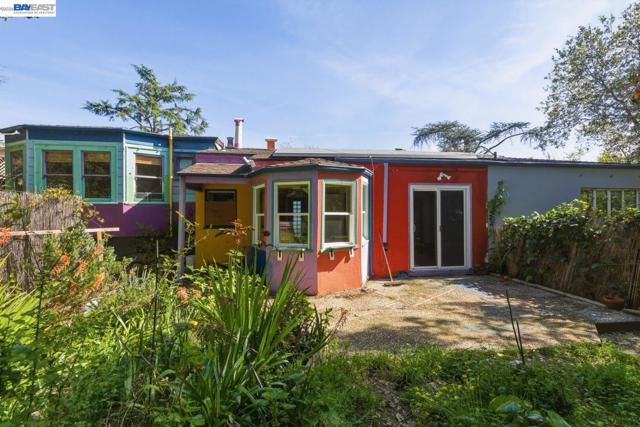 3890 Serrano St, Martinez CA: https://media.crmls.org/mediaz/99d8b316-b8c0-4932-a3b8-33f41105da52.jpg