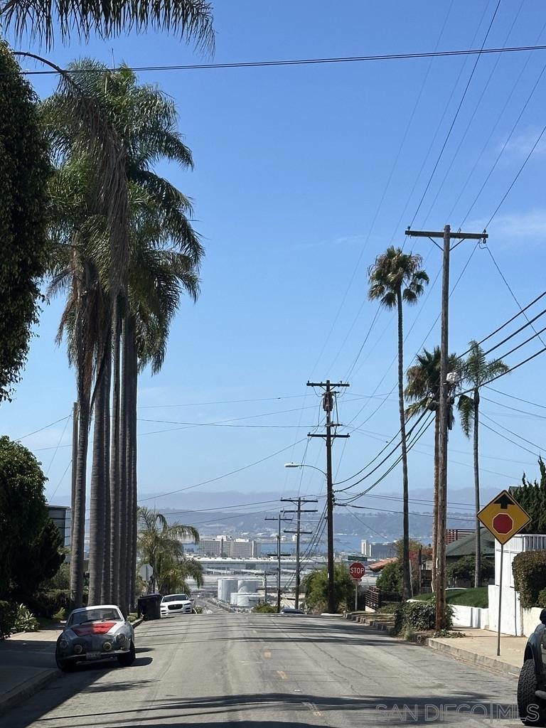 https://media.crmls.org/mediaz/99d901b5-f400-4a34-a039-42b52449ecf6.jpg?preset=X-Large