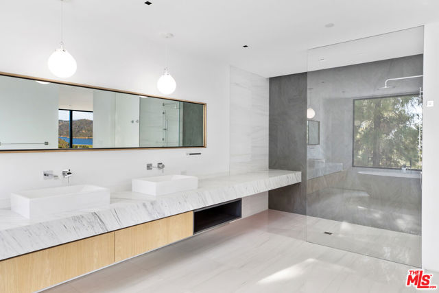 1448 STRADELLA Road, Los Angeles CA: https://media.crmls.org/mediaz/99d93fd9-4061-4d57-99ce-ee6cbc34e1b1.jpg