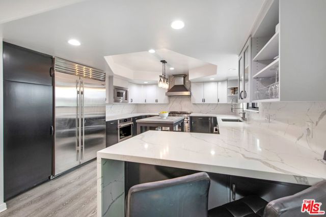 4223 Don Carlos Drive, Los Angeles CA: https://media.crmls.org/mediaz/99d96de7-b51d-4f19-9a55-f748c47d0983.jpg