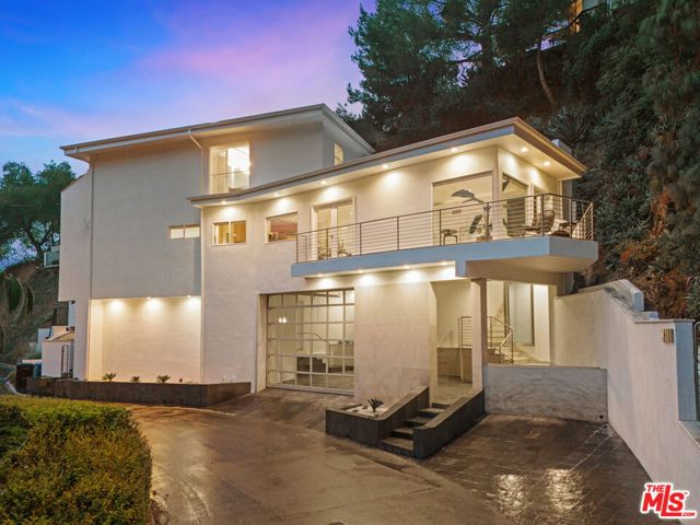 3111 Belden Drive, Los Angeles CA: https://media.crmls.org/mediaz/99d99213-538f-4f18-b88e-00a8c2f96a47.jpg