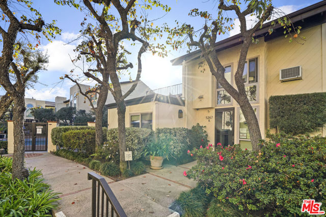 5245 Coldwater Canyon Avenue, Sherman Oaks CA: https://media.crmls.org/mediaz/99d9b063-9230-4137-9e3a-074ff46d5f5a.jpg