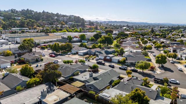 511 Marine View Avenue, Belmont CA: https://media.crmls.org/mediaz/99d9cc4b-2fef-4271-a90d-0dfd44e41db8.jpg