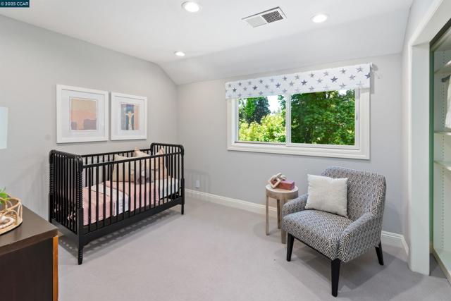 2140 Hidden Oak Dr, Danville CA: https://media.crmls.org/mediaz/99d9d202-6674-4696-861b-006a59a22a2a.jpg