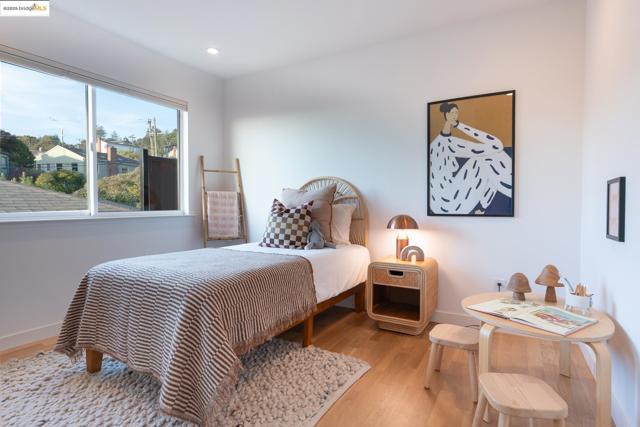 207 Cambridge Ave, Kensington CA: https://media.crmls.org/mediaz/99da3b6d-5b19-4d3d-8b15-4750a2610351.jpg