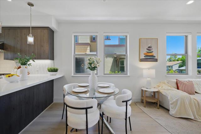 332 Marquetta Circle, Mountain View CA: https://media.crmls.org/mediaz/99da3c4d-7f5c-483f-b01d-aaed8976889f.jpg