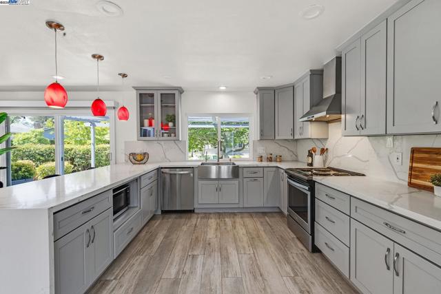 551 Cambrian Way, Danville CA: https://media.crmls.org/mediaz/99daabda-78a0-4f4a-bdfc-f1ae46b2e303.jpg