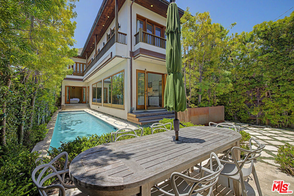 1310 Riviera Avenue — Modern