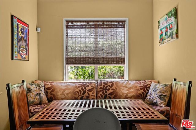 2515 N Commonwealth Avenue, Los Angeles CA: https://media.crmls.org/mediaz/99db1f5b-ce62-4da2-bee6-ae85dcdcd4a2.jpg