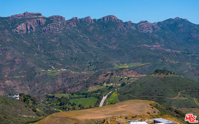 9522 Cotharin Road, Malibu CA: https://media.crmls.org/mediaz/99db6b55-906d-4db8-9f5b-8b4883856aa8.jpg