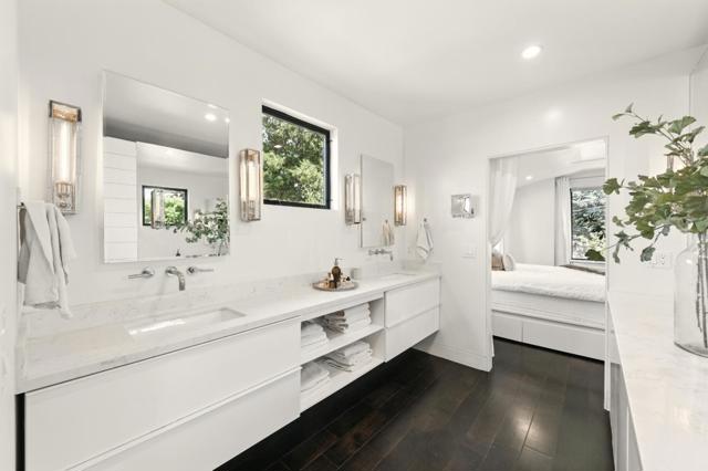 543 8th Avenue, Menlo Park CA: https://media.crmls.org/mediaz/99dbe557-e3eb-46f8-9f4b-122780001b08.jpg