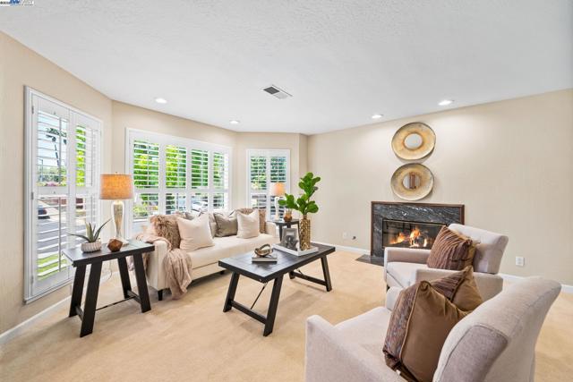 868 Madeira Dr, Pleasanton CA: https://media.crmls.org/mediaz/99dc6b48-ffef-43eb-a438-c71d800f192a.jpg