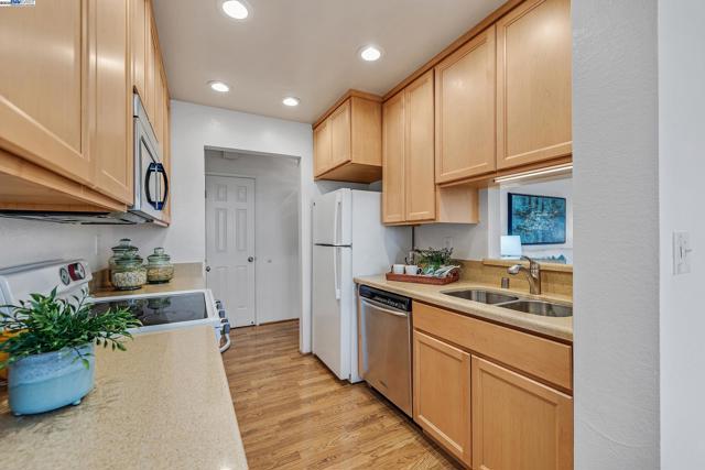 21109 Gary Dr, Hayward CA: https://media.crmls.org/mediaz/99dce3c1-e869-451e-aee9-feb03c8b1d48.jpg