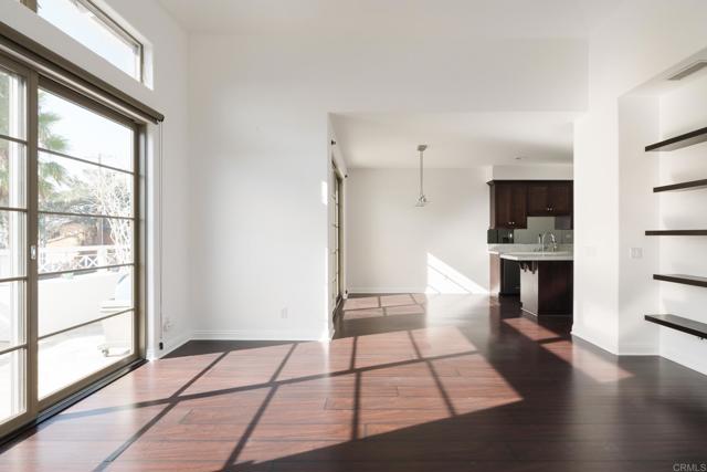 Detail Gallery Image 9 of 36 For 611 Stratford Ct, Del Mar,  CA 92014 - 2 Beds | 3/1 Baths