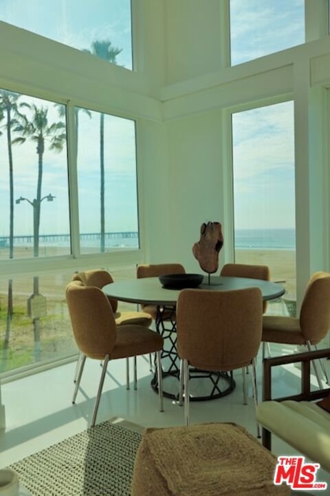 2419 Ocean Front Walk, Venice CA: https://media.crmls.org/mediaz/99dd41db-5942-4d38-b898-5927942a79d5.jpg