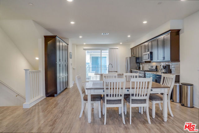 20619 Oakglen Lane, Winnetka CA: https://media.crmls.org/mediaz/99dde115-617c-4259-bf33-af1a6b60cd3d.jpg