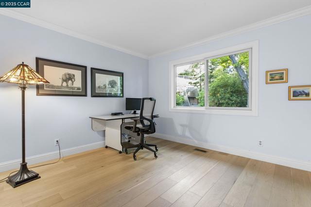 120 Heritage Oaks Pl, Alamo CA: https://media.crmls.org/mediaz/99ddf102-527e-4e49-b961-2b418a20efea.jpg
