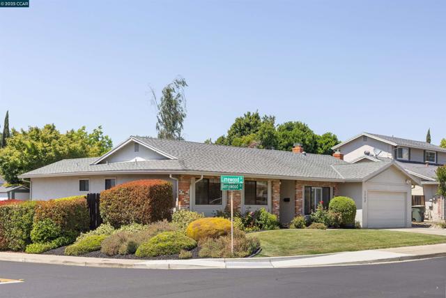 1752 Berrywood Ct, Concord CA: https://media.crmls.org/mediaz/99dea5ce-87da-4718-9e90-4239de8d88e9.jpg