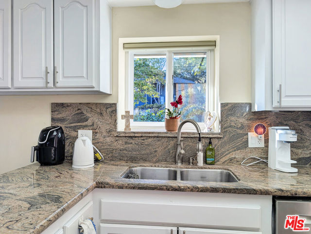 3308 Sparr Boulevard, Glendale CA: https://media.crmls.org/mediaz/99deab4b-990b-4c86-bbae-20ee0edf49dc.jpg