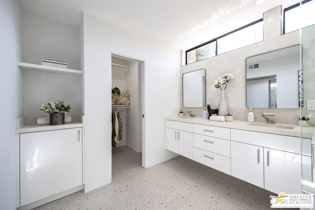 833 N Calle De Flora Vista, Palm Springs CA: https://media.crmls.org/mediaz/99dec392-048b-4ab3-aee8-2fdc71776dd0.jpg
