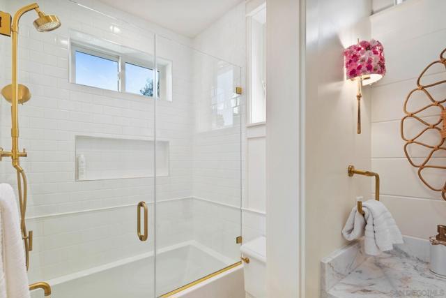 552 G Avenue, Coronado CA: https://media.crmls.org/mediaz/99df3a24-a355-4758-bd78-becea2ff5f61.jpg