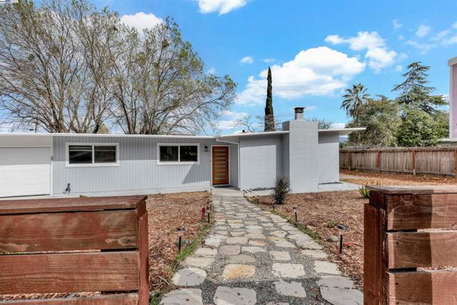 1167 Temple Dr, Pacheco CA: https://media.crmls.org/mediaz/99dfc789-39b1-42a6-8300-19c1b5fb8b07.jpg