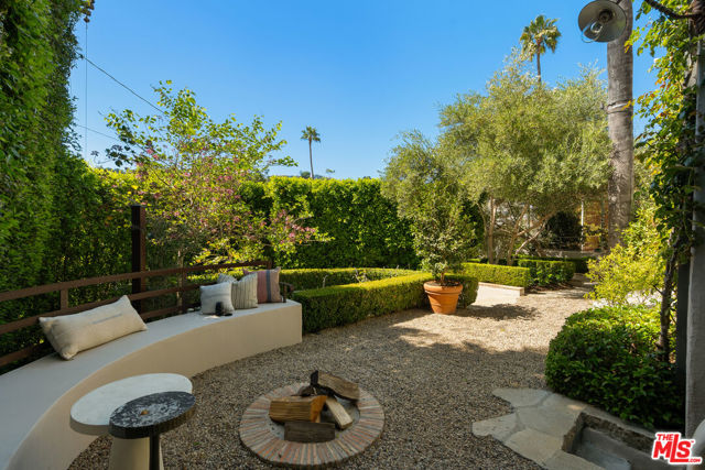 6026 Graciosa Drive, Los Angeles CA: https://media.crmls.org/mediaz/99dfc84e-6d58-43c0-af2c-2bedcffa2c12.jpg