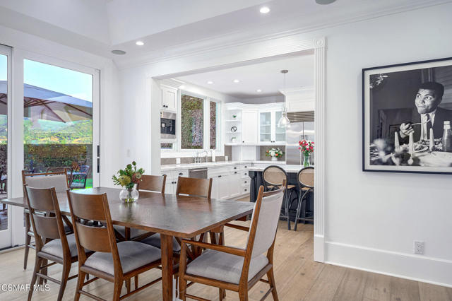 508 W Stafford Road, Thousand Oaks CA: https://media.crmls.org/mediaz/99dfee34-9fe2-47ec-95e7-bdf5e6b02320.jpg