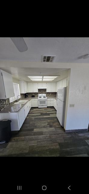 13595 Sarita Drive, Desert Hot Springs CA: https://media.crmls.org/mediaz/99dff4e6-0921-40ab-b526-5be161b03497.jpg