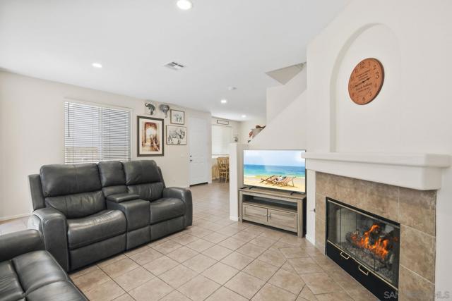 1376 Normandy Dr, Chula Vista CA: https://media.crmls.org/mediaz/99e1052c-c38d-42c2-9d79-f1cb58294e18.jpg