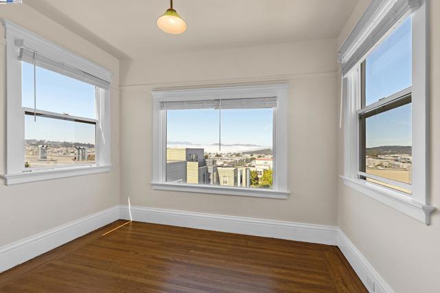 4134 Fulton St, San Francisco CA: https://media.crmls.org/mediaz/99e11699-da9b-46b5-b42d-7a5f85134b70.jpg