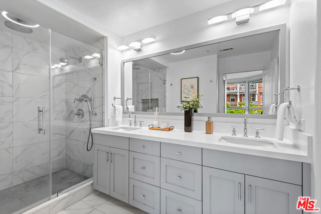 13044 Pacific, Playa Vista CA: https://media.crmls.org/mediaz/99e12f01-1b96-48fd-a6a1-40e23078604c.jpg