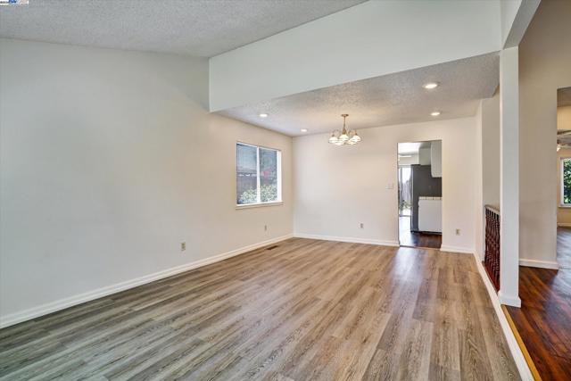 3432 Barmouth Dr, Antioch CA: https://media.crmls.org/mediaz/99e1ab9c-074f-48df-8ba0-d766614b2576.jpg