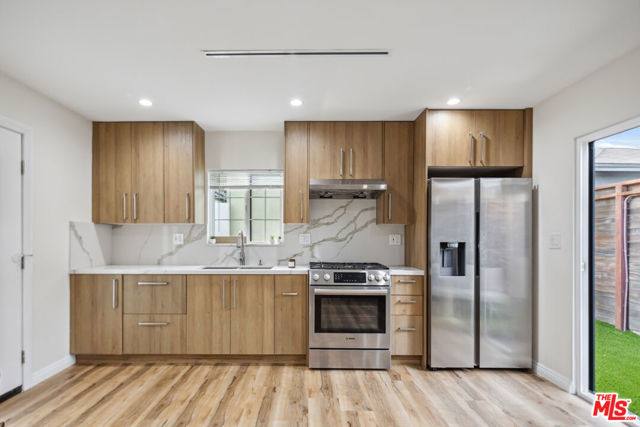 3976 Mclaughlin Avenue, Los Angeles CA: https://media.crmls.org/mediaz/99e1b1c9-8af2-4b74-a419-1c0da99ca44b.jpg