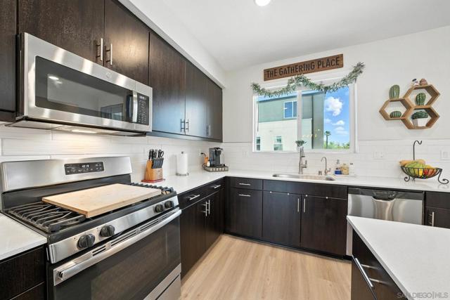 5405 Calle Sand Arch, San Diego CA: https://media.crmls.org/mediaz/99e210ab-855d-40ee-9079-a25e3e31afec.jpg