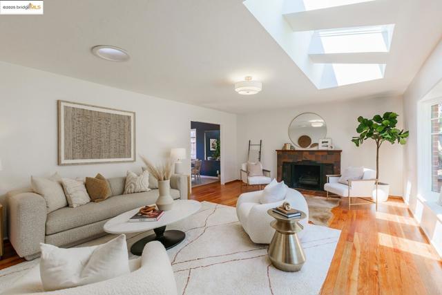 4191 Fruitvale, Oakland CA: https://media.crmls.org/mediaz/99e27b23-9458-47d9-b885-c8bc92657833.jpg