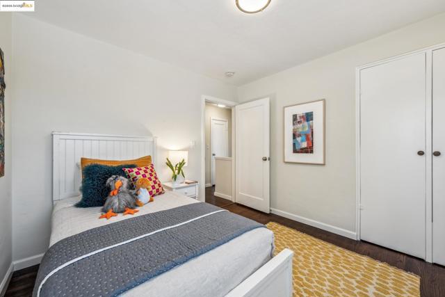 317 Pacific, Alameda CA: https://media.crmls.org/mediaz/99e32023-caad-457c-889e-9eda8a6a9337.jpg