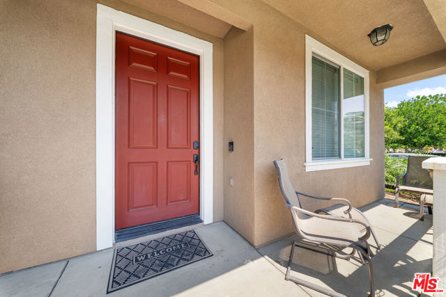 11501 Trailrun Court, Riverside CA: https://media.crmls.org/mediaz/99e32c4d-6ca9-4dcc-a47a-2e3121390c26.jpg
