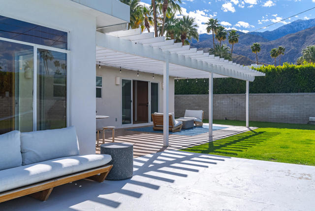 1022 E Mesquite Avenue, Palm Springs CA: https://media.crmls.org/mediaz/99e32def-166b-4ef2-9dfe-5304f67b1485.jpg