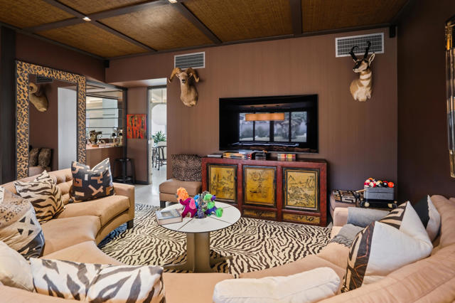 855 W Coronado Avenue, Palm Springs, CA 92262