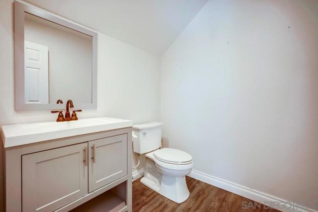 40037 Amberley Cir, Temecula CA: https://media.crmls.org/mediaz/99e4919f-a80d-421e-a83d-21b53d2c0cc4.jpg