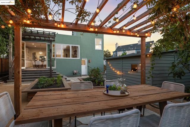 1511 Rose St, Berkeley CA: https://media.crmls.org/mediaz/99e4b59e-a256-4065-a911-cd57e443cfd8.jpg