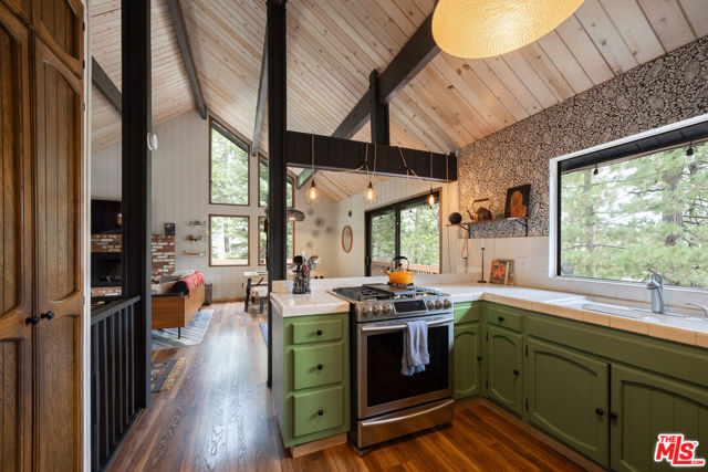 26645 Lake Forest Drive, Twin Peaks CA: https://media.crmls.org/mediaz/99e5402c-dd66-4f25-9193-29c6b737cf11.jpg