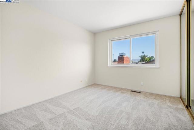4848 Nadine Ct, Union City CA: https://media.crmls.org/mediaz/99e5796f-2525-4b30-99ff-4456304ac39a.jpg
