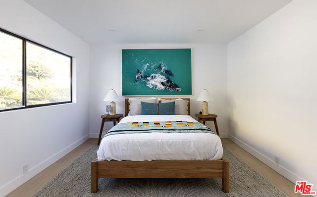 20374 Seaboard Road, Malibu CA: https://media.crmls.org/mediaz/99e58b30-0afc-4216-babe-215c22d802eb.jpg